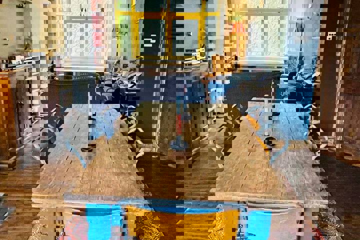 Colourful 2 bed home with CAT! - 7