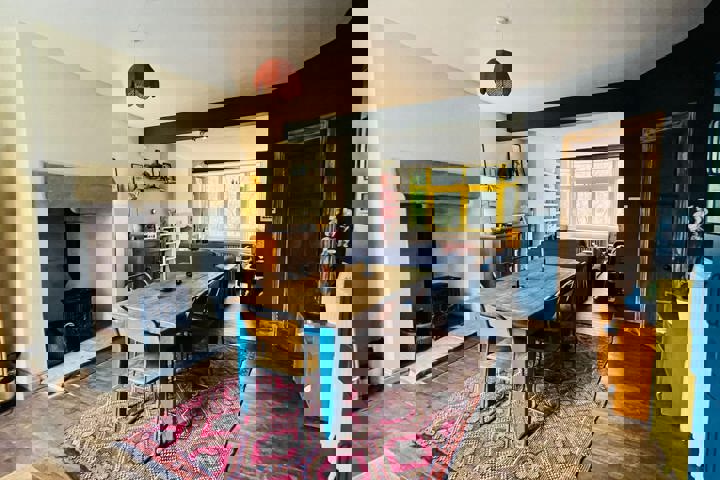 Colourful 2 bed home with CAT! - 8