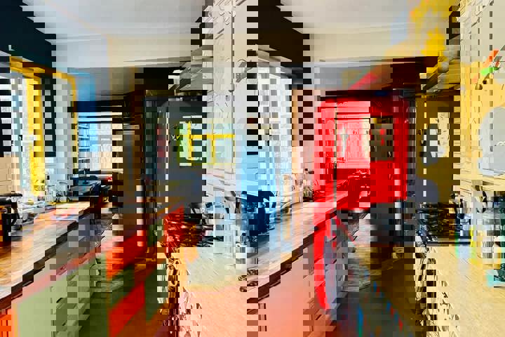 Colourful 2 bed home with CAT! - 5