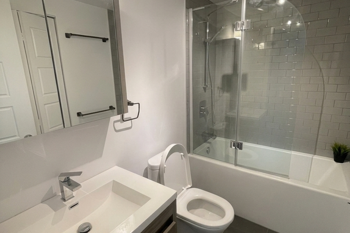 Cozy 1BR Condo in Griffintown, Montreal - 3