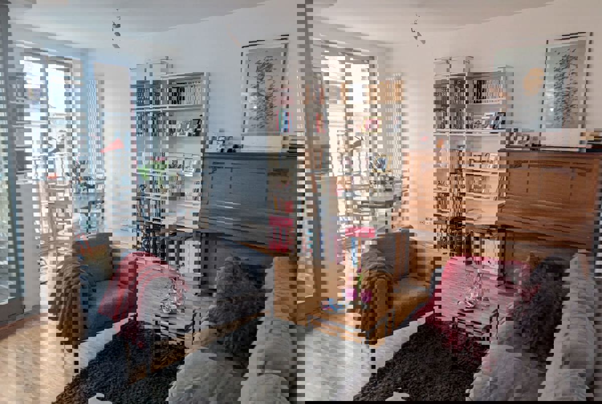 Bright & Cozy Berlin Apartment with TV Tower View