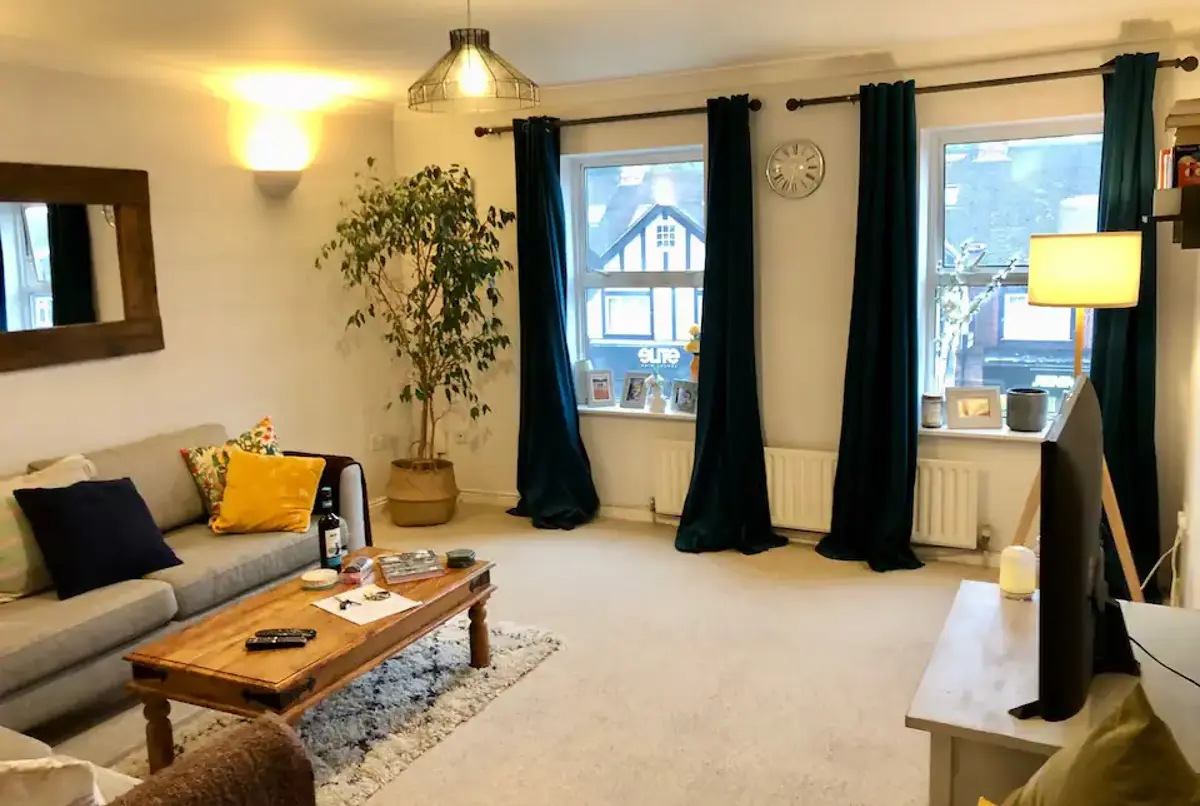 Airy modern 2 x Double Bedroom London Flat