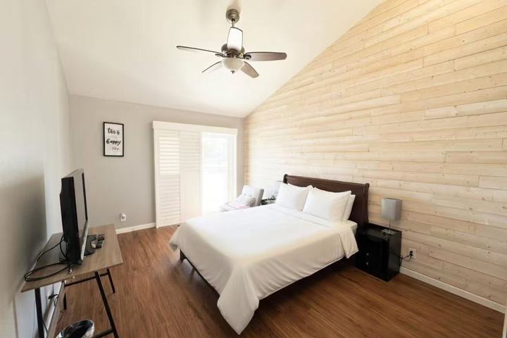 Home in Discovery Bay - 4