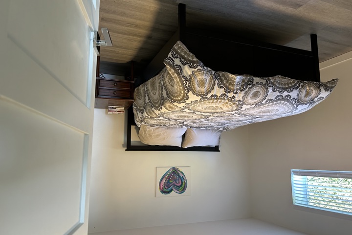 Sunset Suite on Mayne - 3