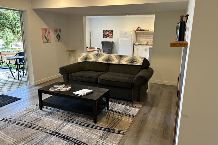 Sunset Suite on Mayne - 24