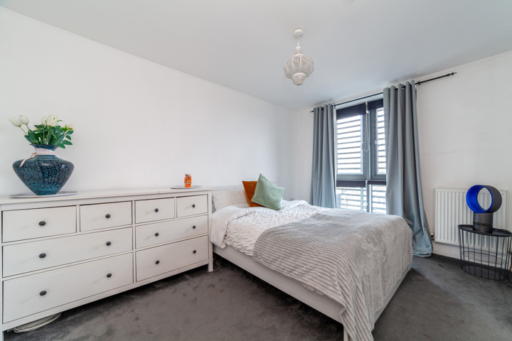 Modern 1 bed apartment in Limehouse, London - 1