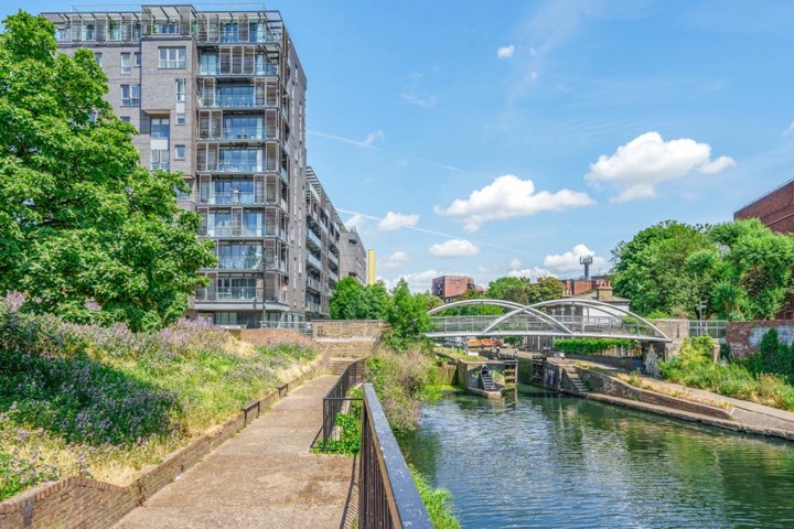 Modern 1 bed apartment in Limehouse, London - 13