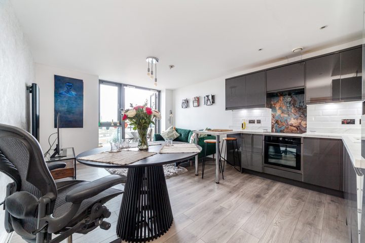 Modern 1 bed apartment in Limehouse, London - 18