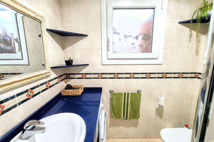 Cosy house 20m from the beach w/ garden - 9
