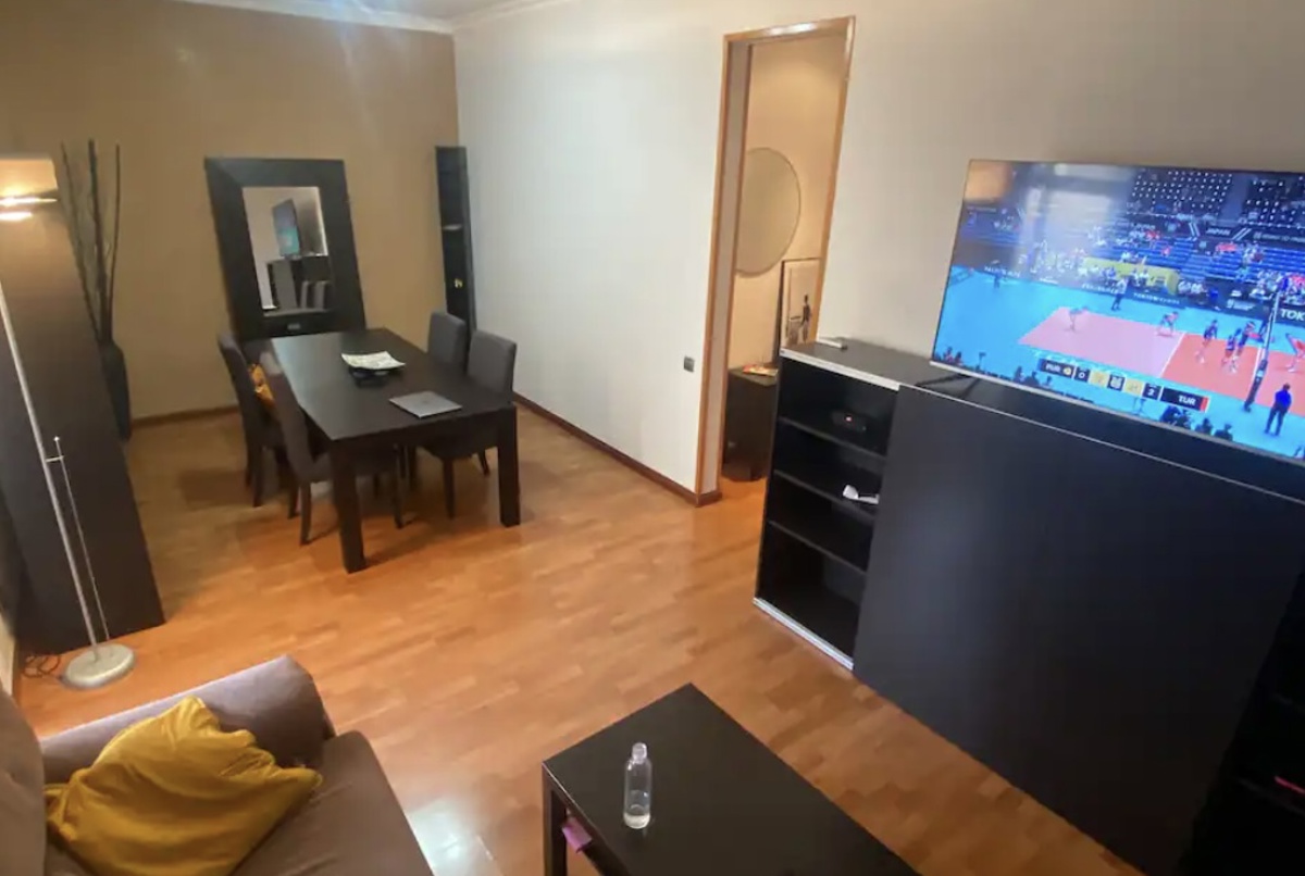 Modern flat near Arc de Triumf