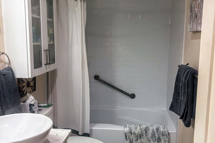 Cozy Oceanside Condo - 3