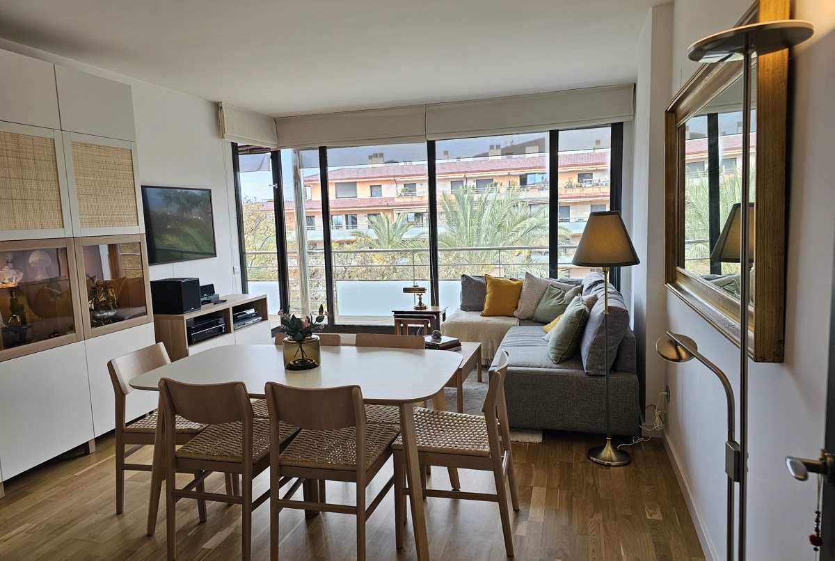 Live by an 11km beach within Barcelona metropole