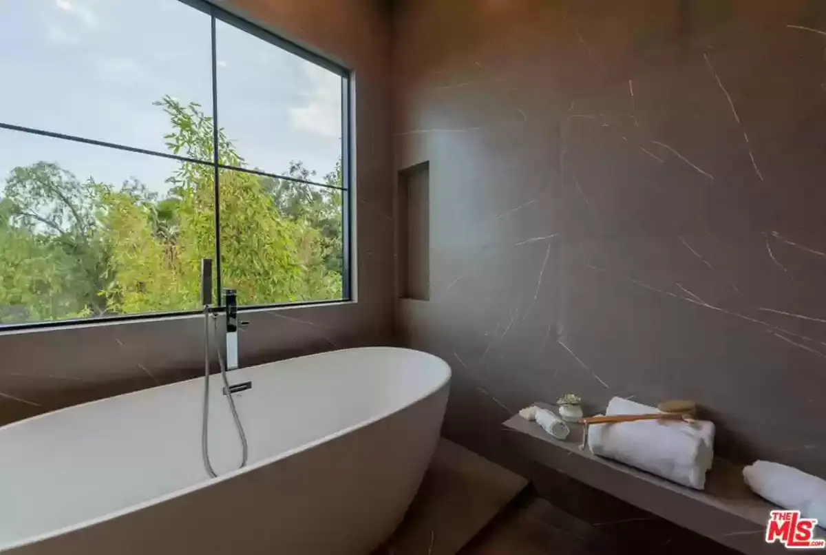 Modern LA Home with Breath-Taking Views