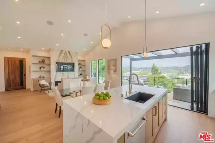 Modern LA Home with Breath-Taking Views - 1