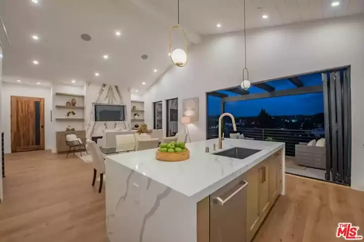 Modern LA Home with Breath-Taking Views - 2