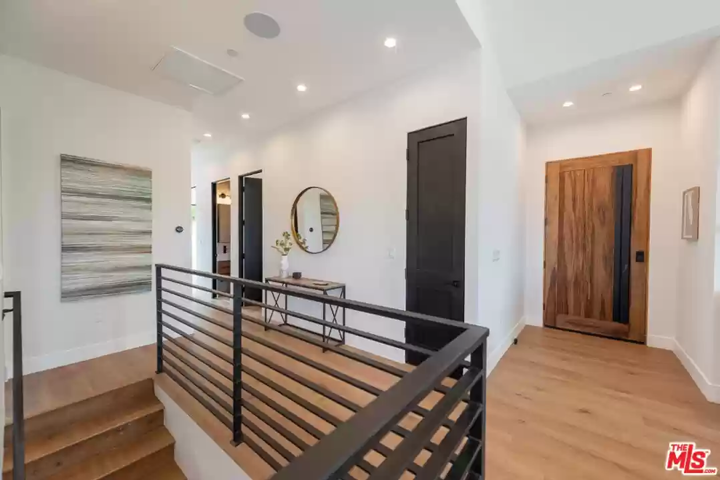 Modern LA Home with Breath-Taking Views - 4