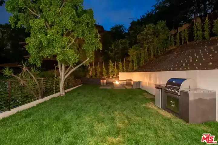 Modern LA Home with Breath-Taking Views - 9