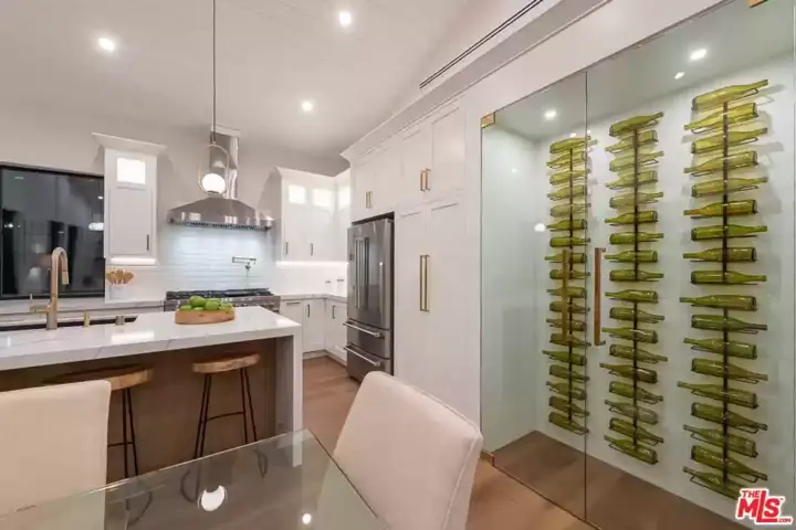 Modern LA Home with Breath-Taking Views - 25