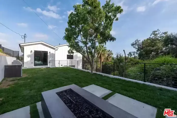 Modern LA Home with Breath-Taking Views - 37