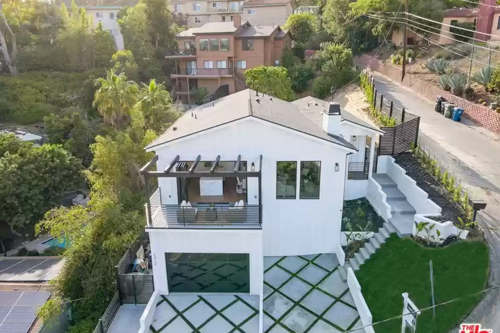 Modern LA Home with Breath-Taking Views - 41