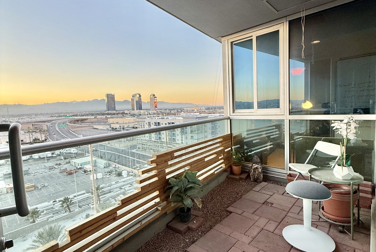 Stunning Condo with Panoramic Mountain View