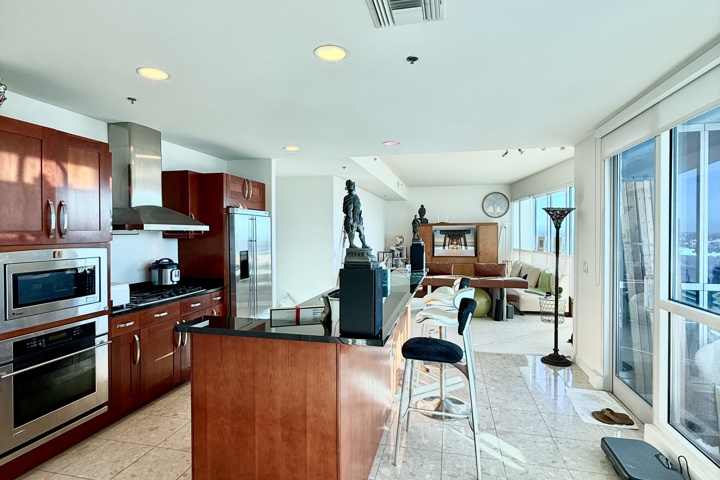 Stunning Condo with Panoramic Mountain View - 4