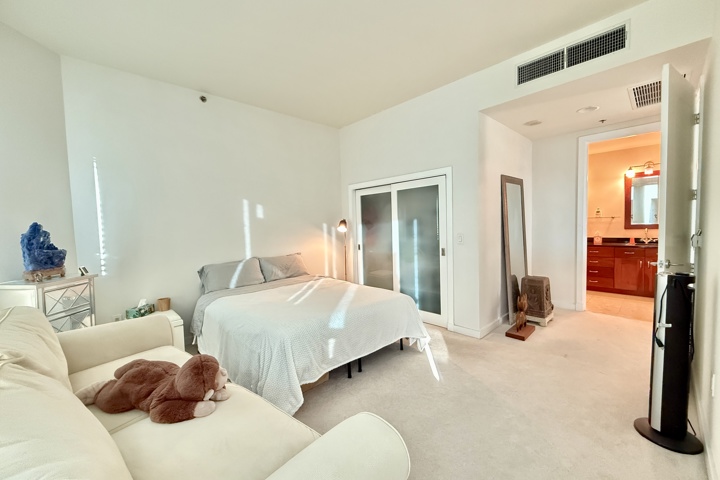 Stunning Condo with Panoramic Mountain View - 5