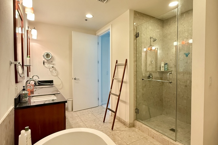 Stunning Condo with Panoramic Mountain View - 6