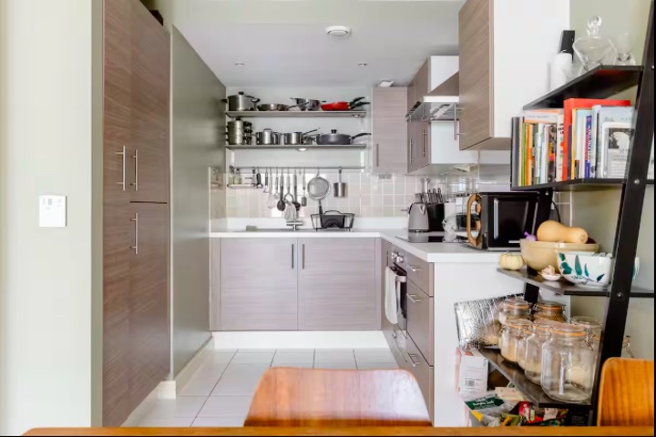 Modern 2-bed apartment in zone 3 London - 2