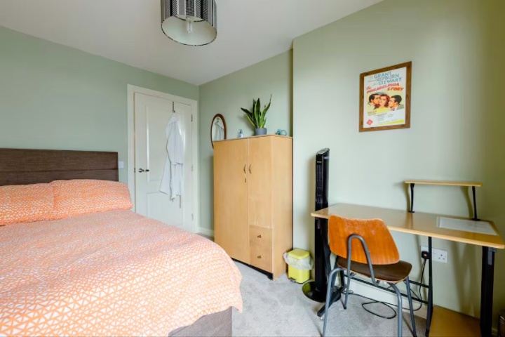 Modern 2-bed apartment in zone 3 London - 3