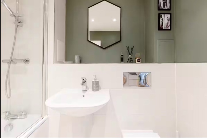 Modern 2-bed apartment in zone 3 London - 7