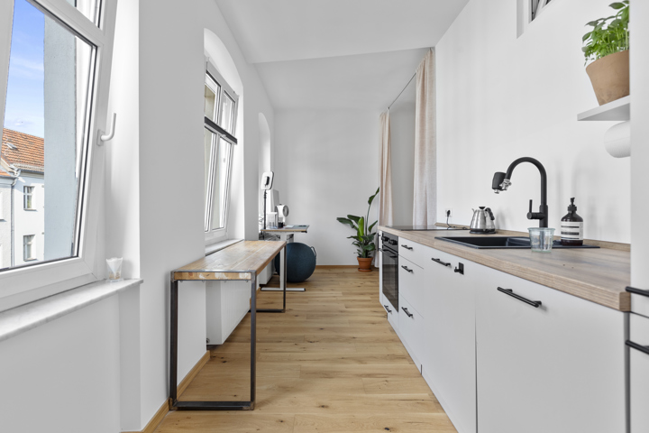 Bright & Central Premium Loft + 5 Star Workspace - 2
