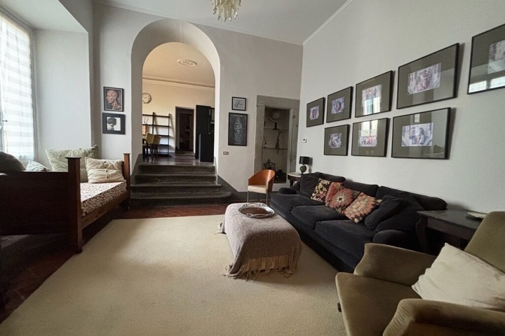 Art-Filled Flat & Terrace Steps from Ponte Vecchio - 1