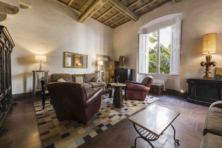 Art-Filled Flat & Terrace Steps from Ponte Vecchio - 2