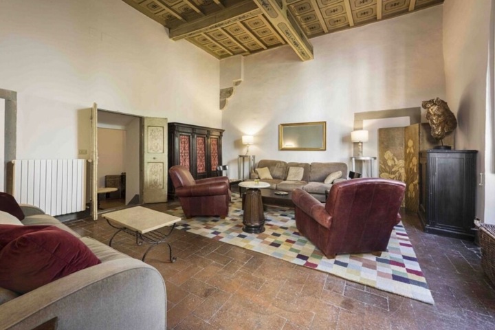 Art-Filled Flat & Terrace Steps from Ponte Vecchio - 3