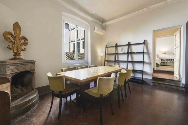 Art-Filled Flat & Terrace Steps from Ponte Vecchio - 4