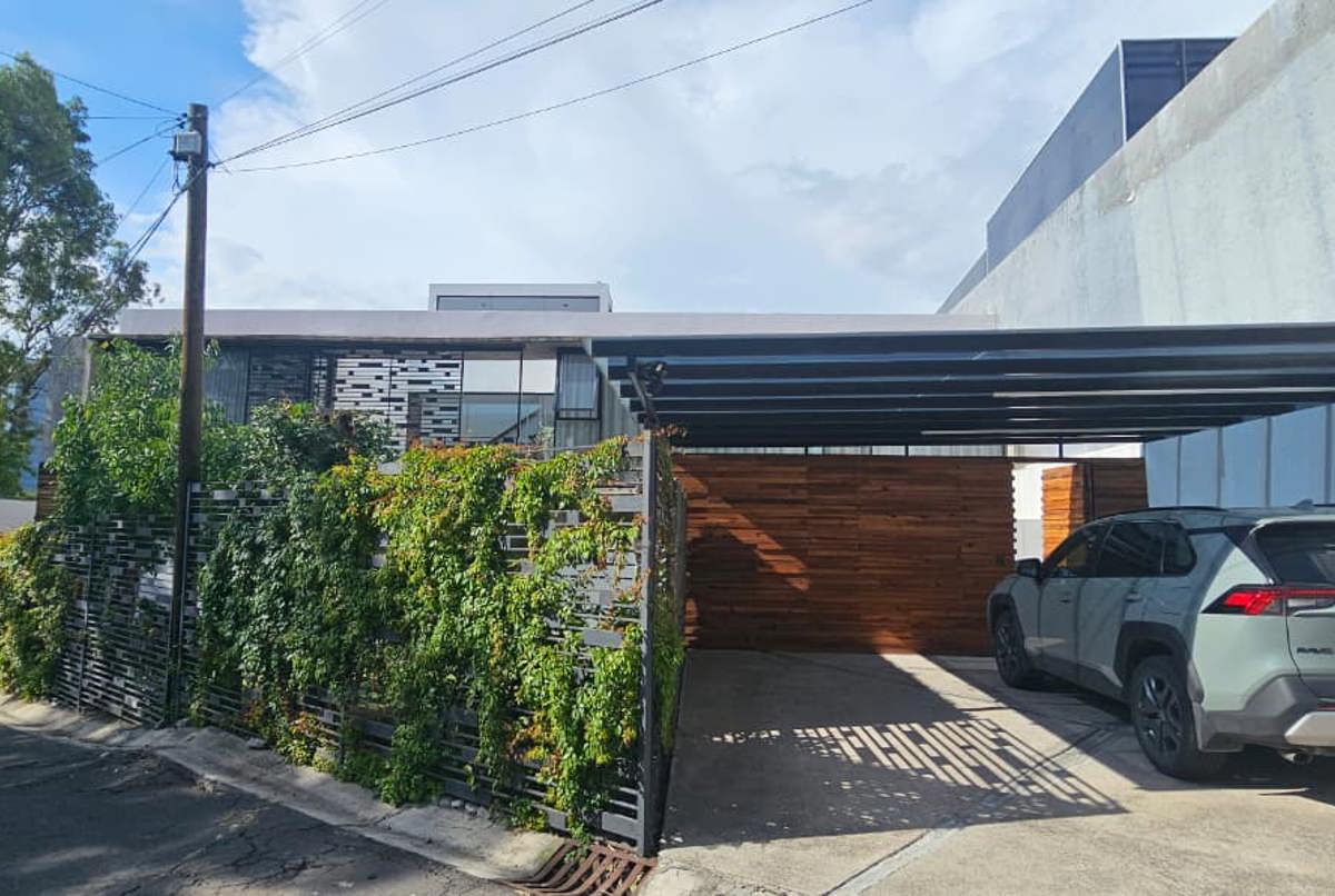 MODERN PRACTICAL HOUSE