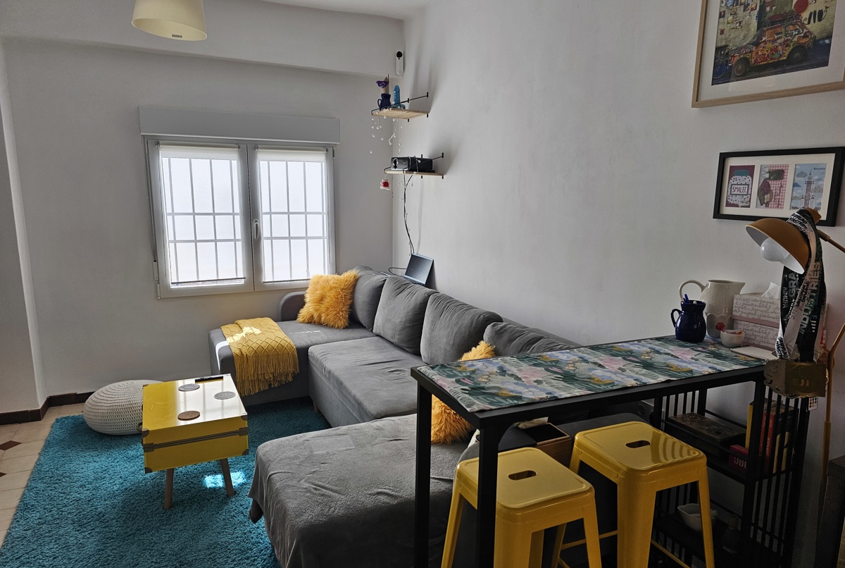 Cozy bright apartment with a lush patio