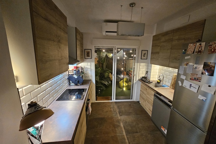 Cozy bright apartment with a lush patio - 3