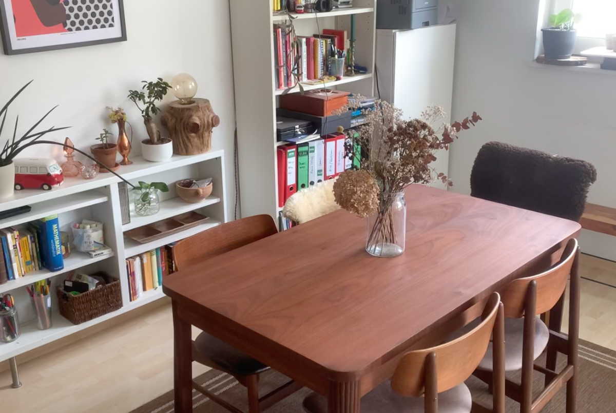 two bedrooms in 130sqm apt, to share with one girl