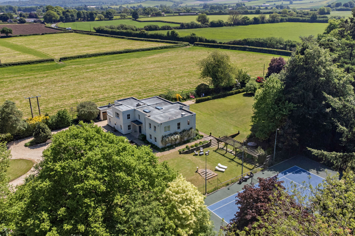 Detached house + 8 acres of woods near lovely town - 3