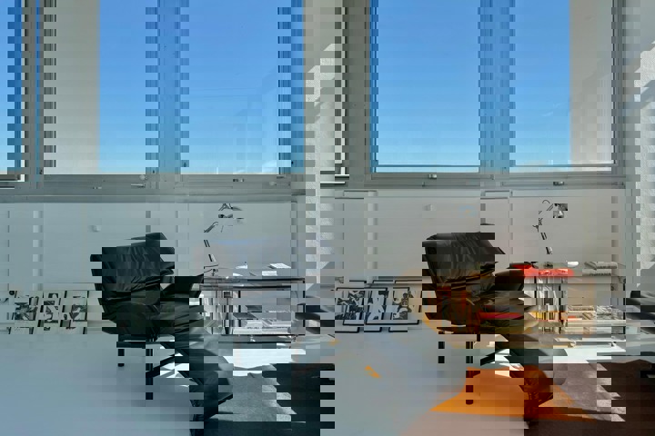 Modern apartment filled with sun - 9