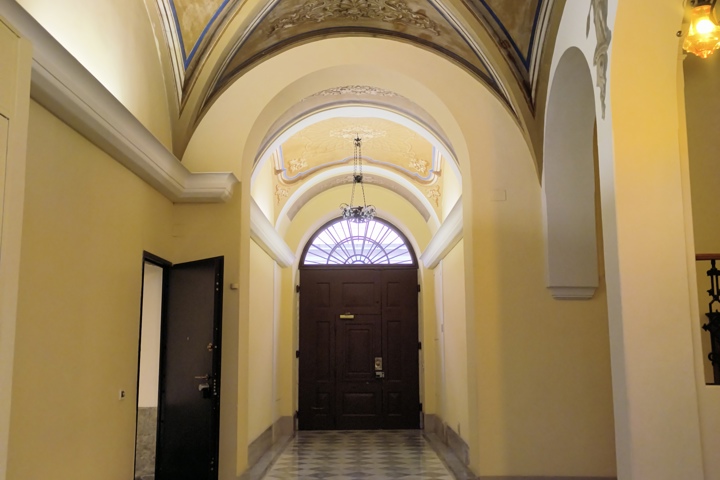 In un palazzo risalente al 1864 - 12
