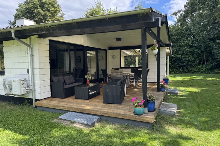 Summerhouse in nature - 1