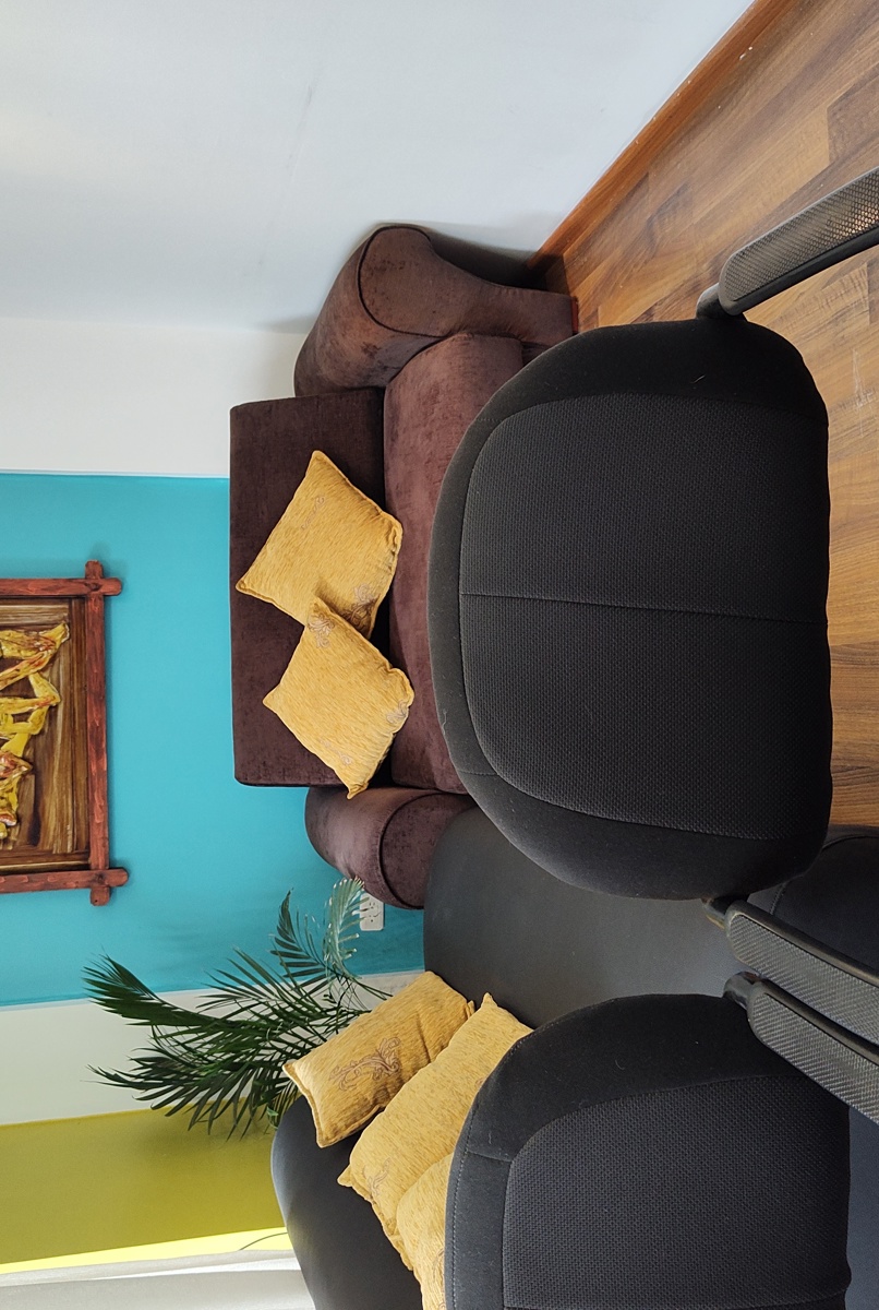 Private Second‑Floor Studio in Quiet Household.