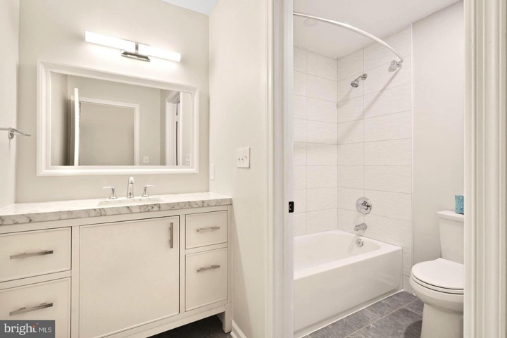 Centrally Located, Sunny, Safe Condo in D.C. - 4