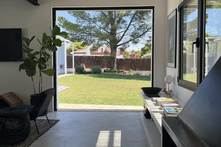 Pearl south of Barcelona by the beach - 13