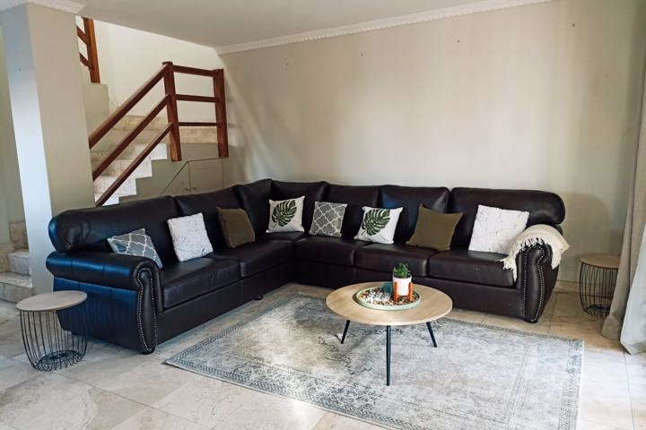 Sunny Central 2 Bedroom Townhouse in Cape Town - 5