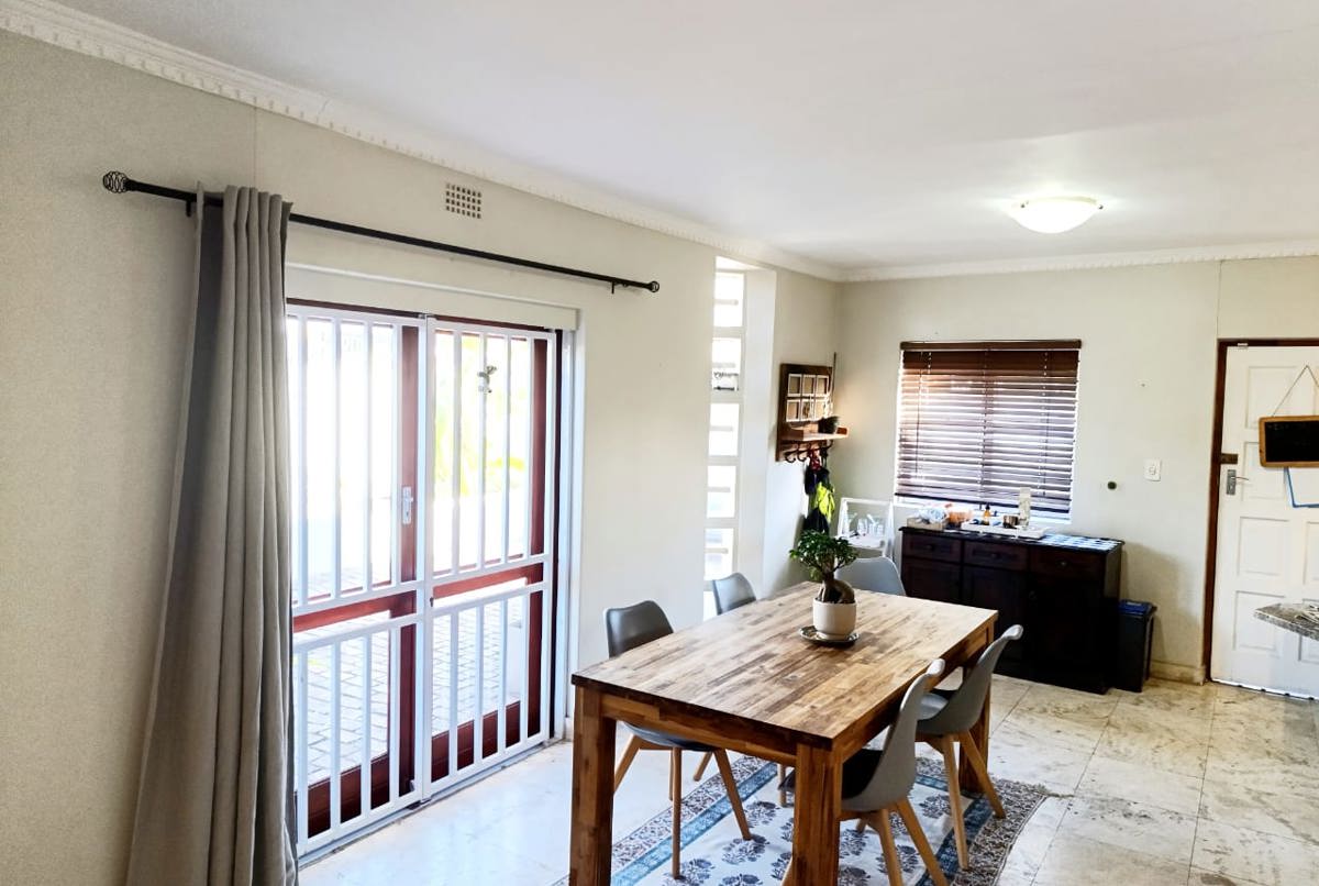 Sunny Central 2 Bedroom Townhouse in Cape Town