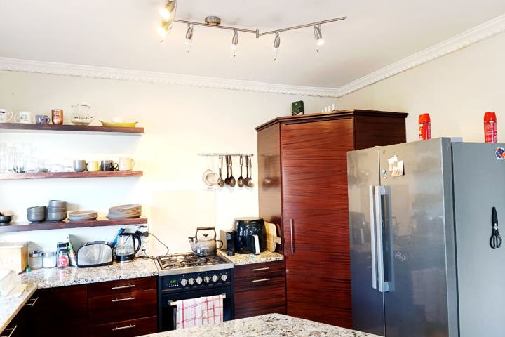 Sunny Central 2 Bedroom Townhouse in Cape Town - 6